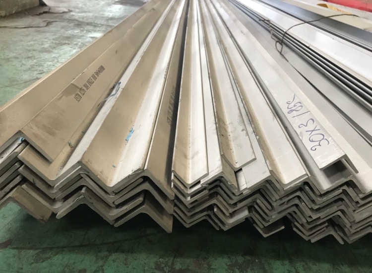 VÊ ĐÚC INOX 304: 50 x 50 x 6.0 x 6 M