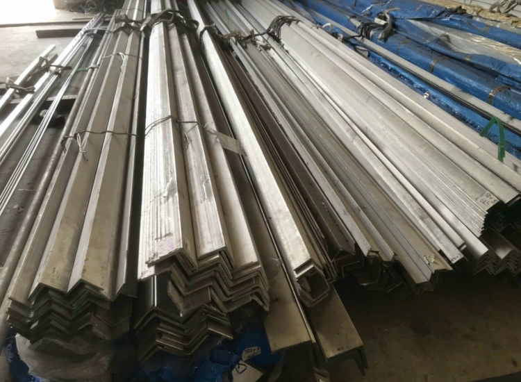 VÊ ĐÚC INOX 304: 50 x 50 x 5.0 x 6 m