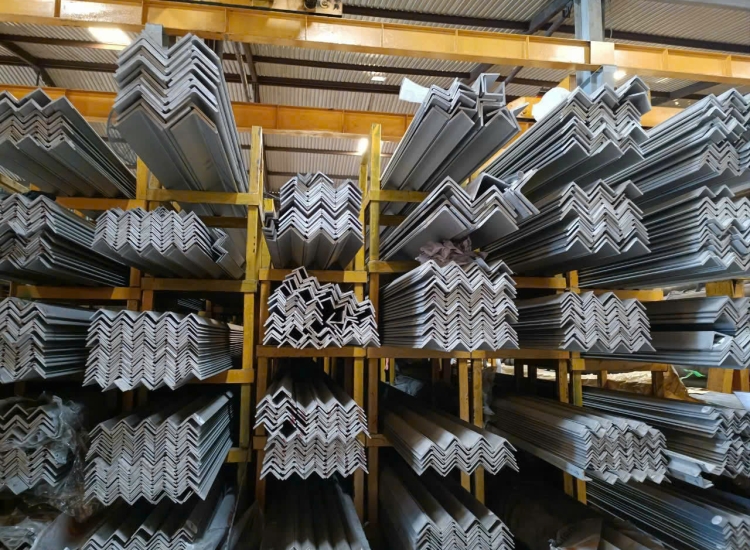 VÊ ĐÚC INOX 304: 75 x 75 x 6.0 x 6 M