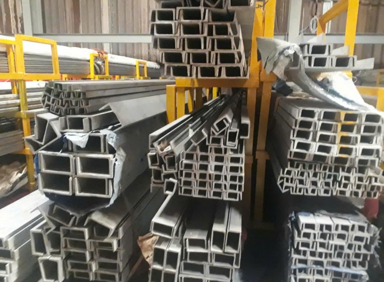 U ĐÚC INOX 304 - 140 x 58 x 5.5 x 6M