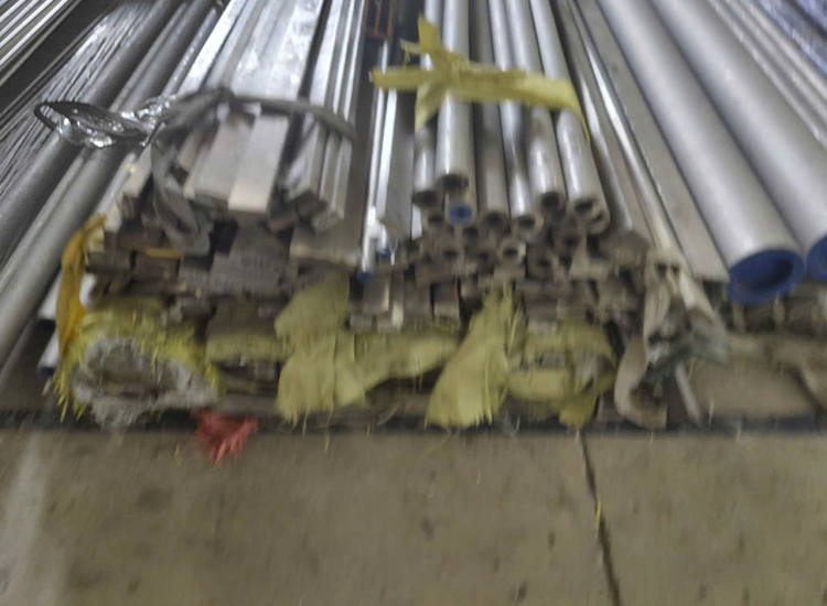 THANH LA ĐÚC 304 SỌC XƯỚC : 30 x 5.0 x 4000/6000MM/HL- LẬP LÀ INOX- Stainless Steel Flat Bar